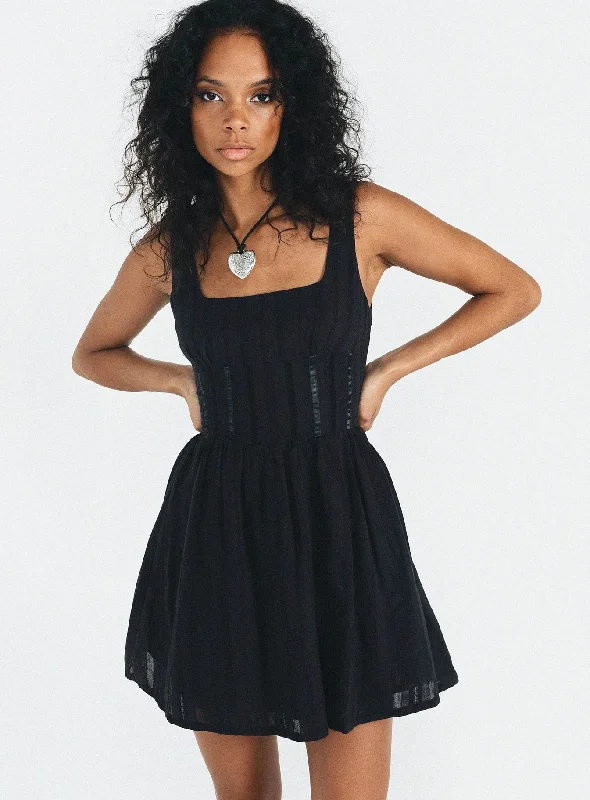 Boutique Styles Lorinda Mini Dress Black Vintage Look